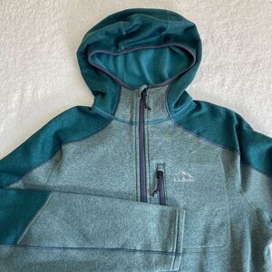 LL Bean Quarter Zip Mens Small
Slightly Fitted Green Hooded Jacket